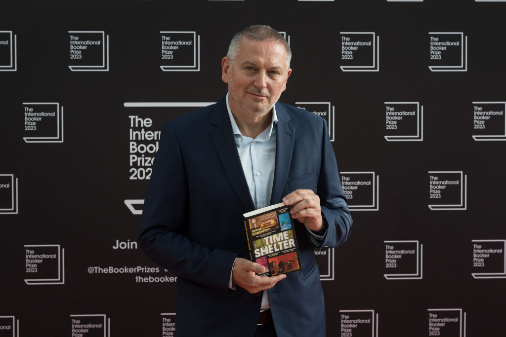 الروائي البلغاري غيورغي غوسبودينوف الفائز بجائزة "مان بوكر الدولية" (Getty)