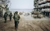 يسعى الجيش الإسرائيلي لإنشاء قواعد دائمة داخل غزة (GETTY)