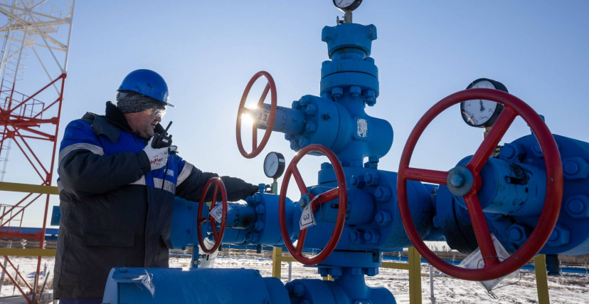 قرر الاتحاد الأوروبي فرض حظر جزئي على استيراد النفط الروسي (Getty)